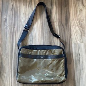 Michael Kors /iPad/Mac book air size/messenger bag